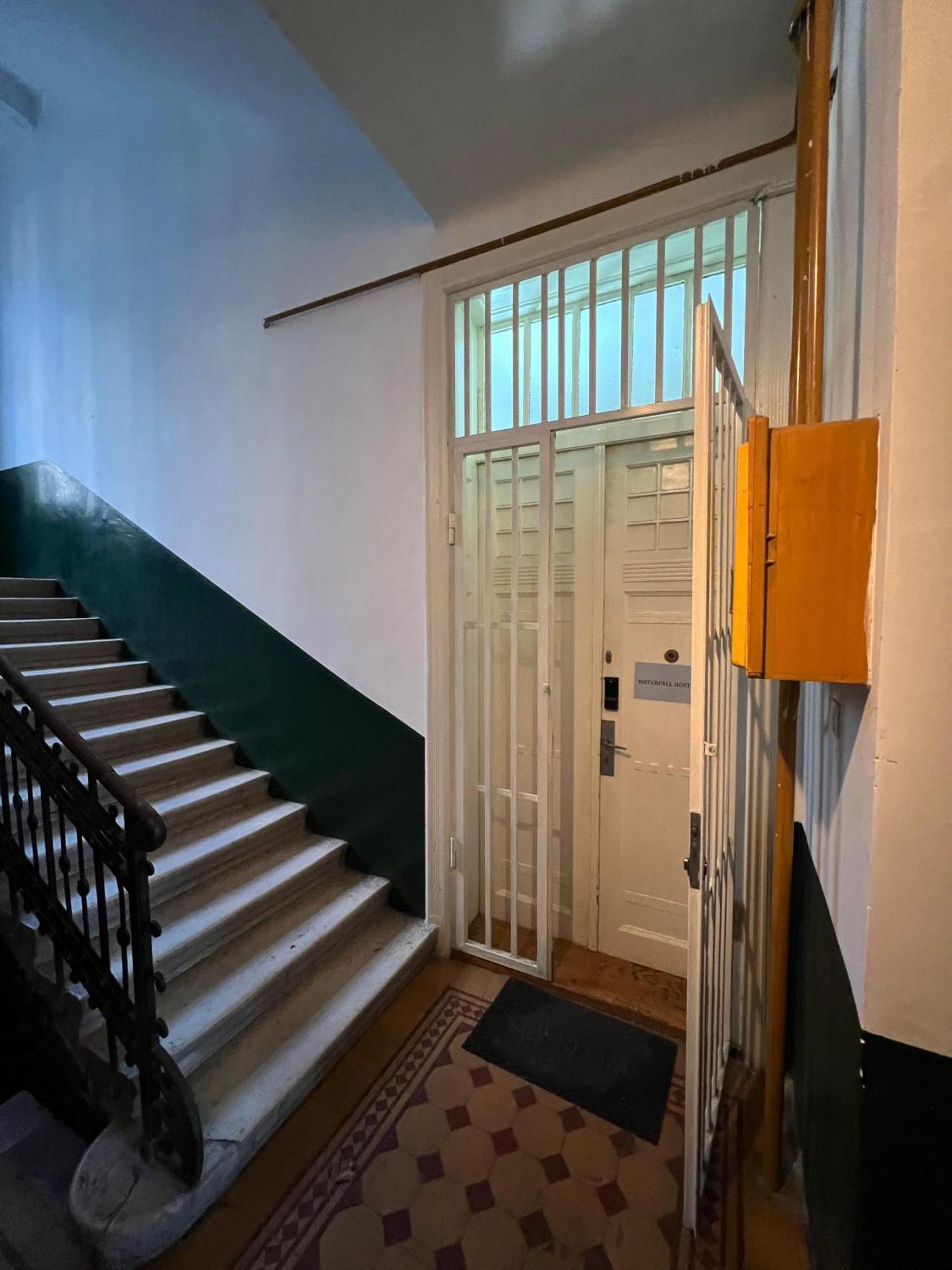 Waterfall Hostel サラエヴォ エクステリア 写真