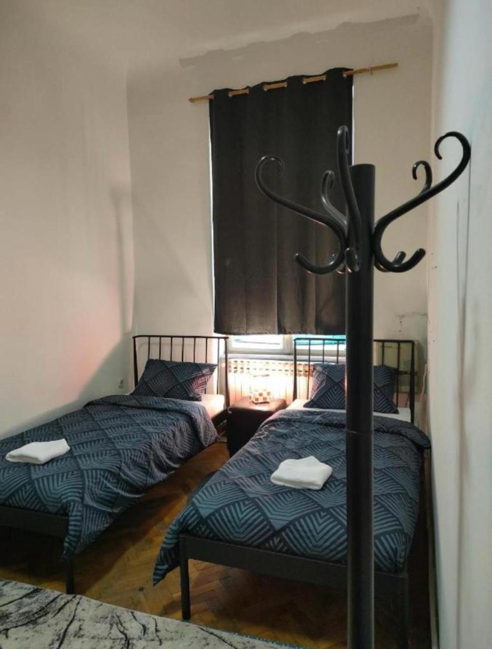 Waterfall Hostel サラエヴォ エクステリア 写真
